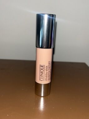 Clinique Sheer Pink Liquid Highlighter Stick - 01 Hefty Highlight